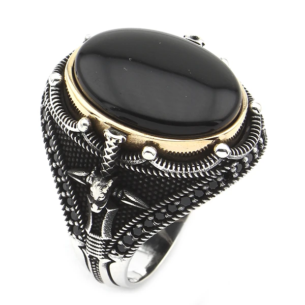 Oval Kapüşon Ejderha ve Kılıç İşlemeli Siyah Oniks Erkek Yüzük