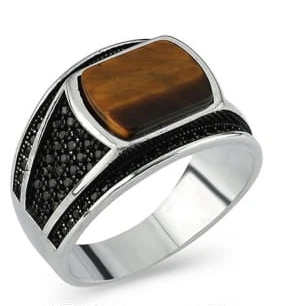 Kaplan Gözü Taşlı Yanları Gümüş Şeritli ve Siyah Mikro Taşlı Modern Erkek Yüzük