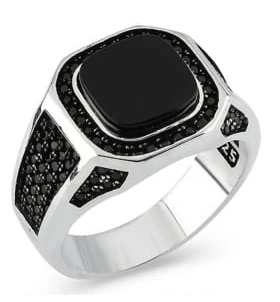 Siyah Oniks Taşlı Kare Formlu Çevresi Taşlı ve Yanları Geometrik İşlemeli Modern Erkek Yüzük