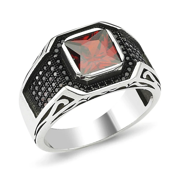 Faset Kesim Kare Kırmızı Taşlı Yanları Siyah Mikro Taşlı ve Sanatsal Motifli Modern Erkek Yüzük