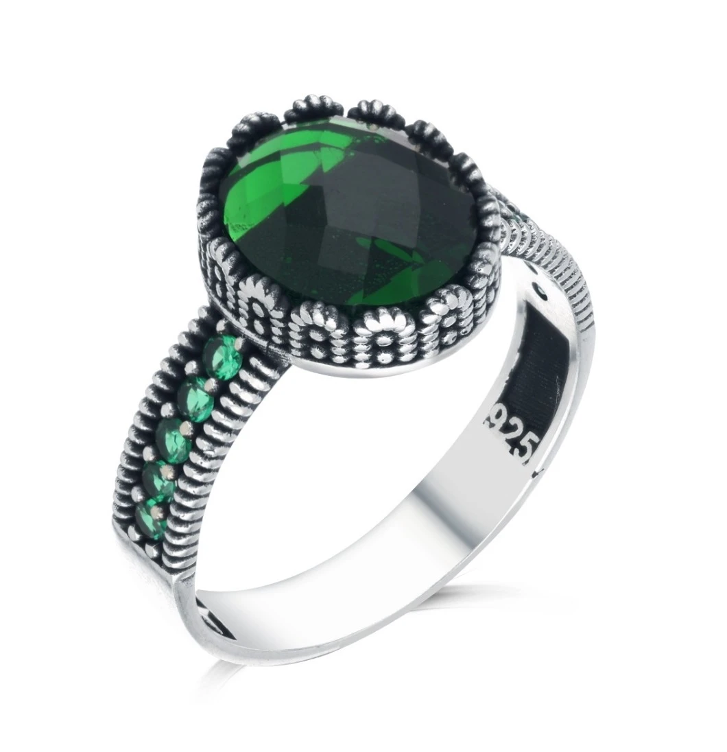 Oval Kesim Yanları Mikro Taşlı Erkek Yüzük