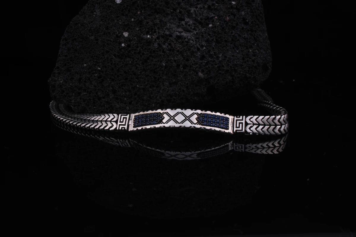 Geometrik Desenli Lacivert Taşlı Erkek Bileklik