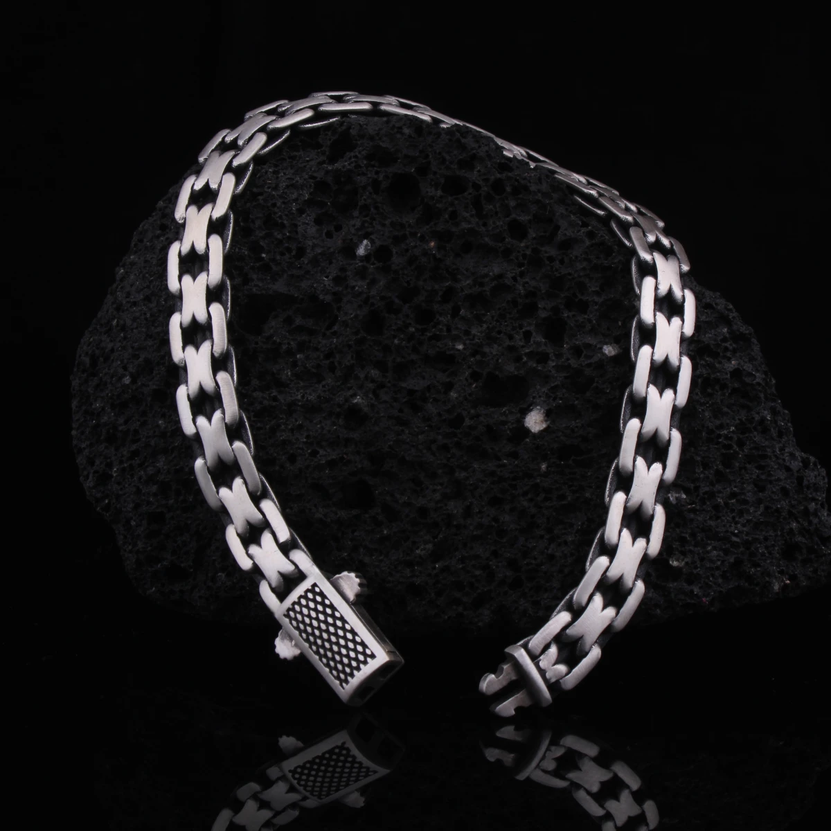 X-Halka Geçmeli Erkek Bileklik