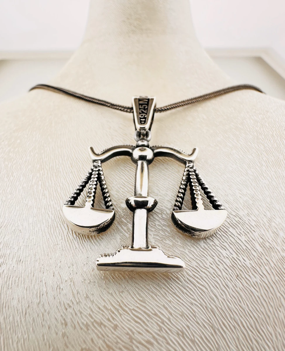 Adalet Terazisi Kolye Ucu