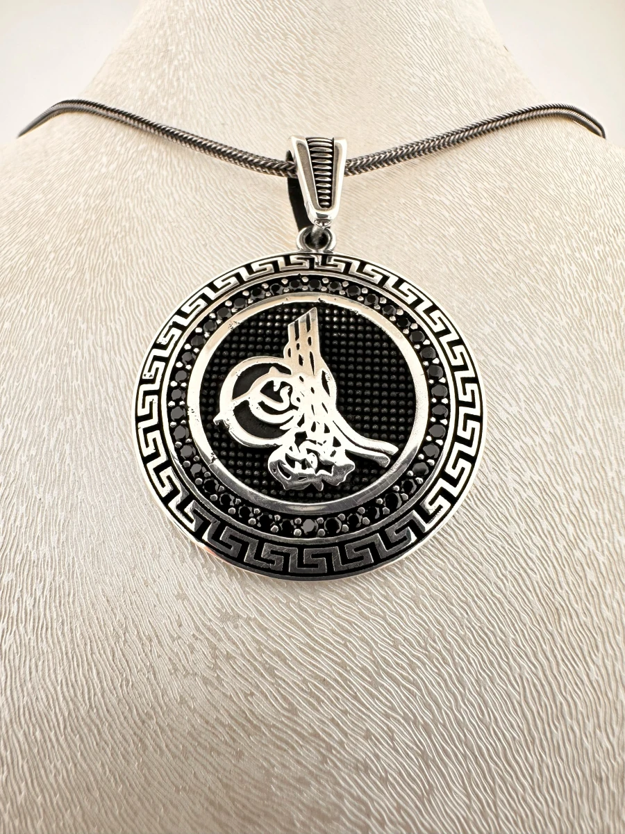 Grek Desenli Osmanlı Tuğrası Siyah Taşlı Kolye Ucu