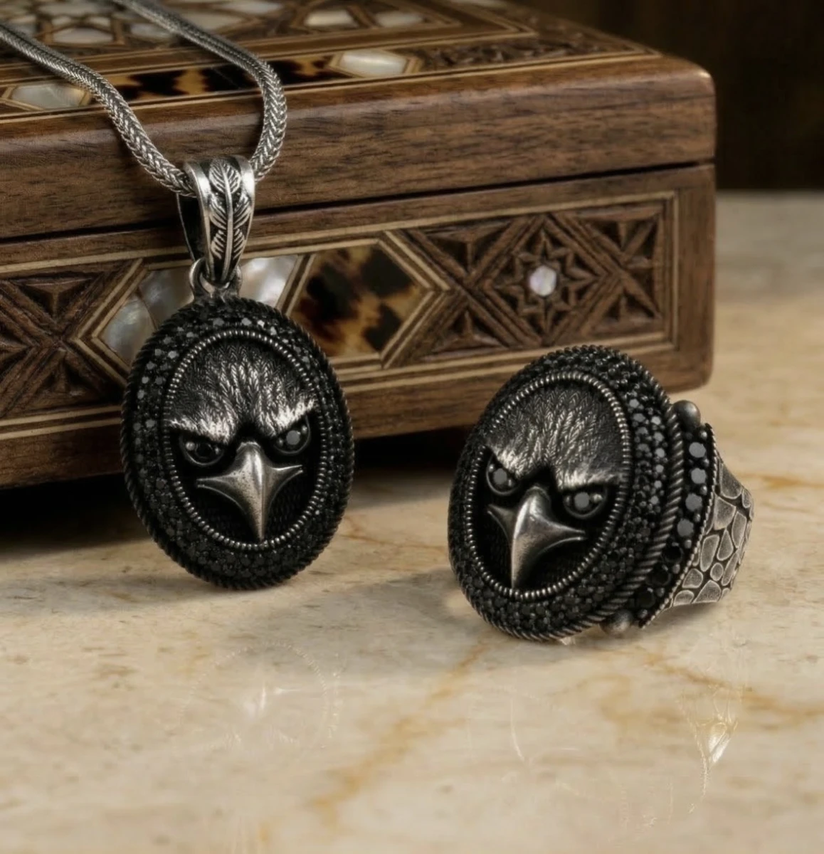 Kara Kartal Kolye ve Yüzük