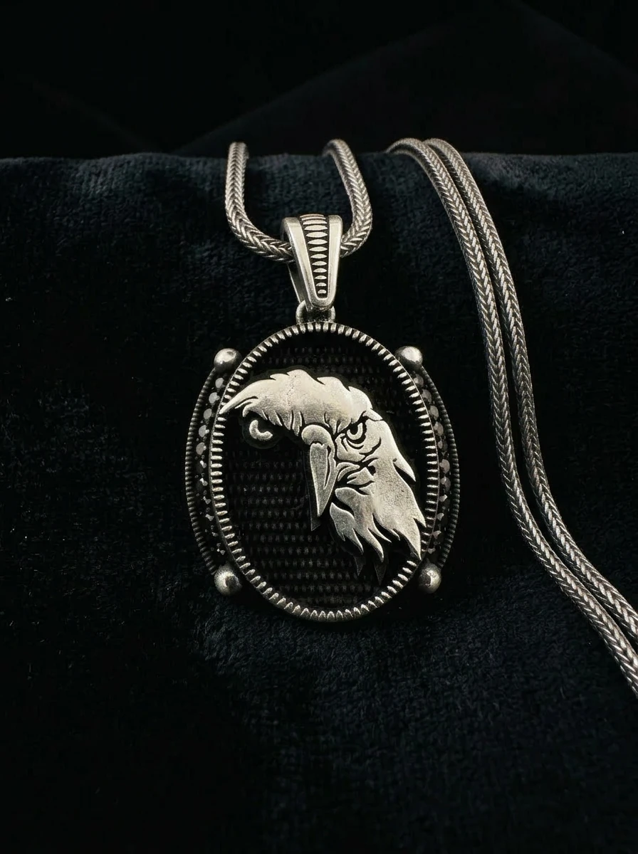 Keskin Bakış Kartal Başı Siyah Taşlı Kolye Ucu