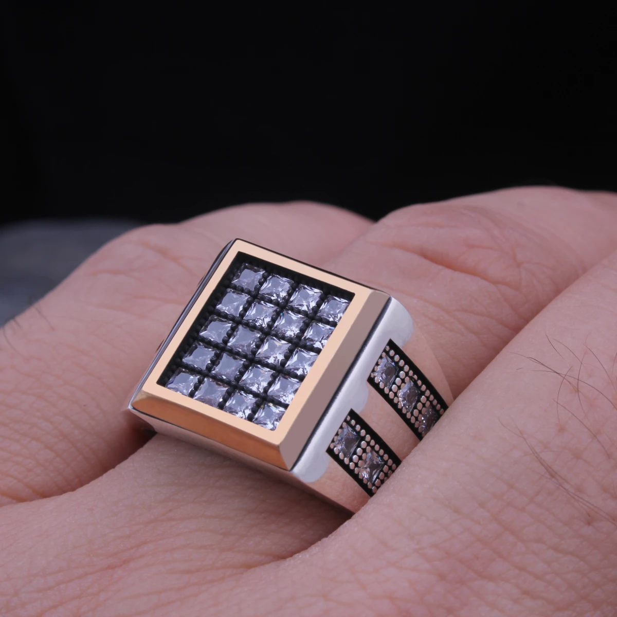 Kare Kasa Mikro Taş Tasarım Gümüş Erkek Yüzüğü