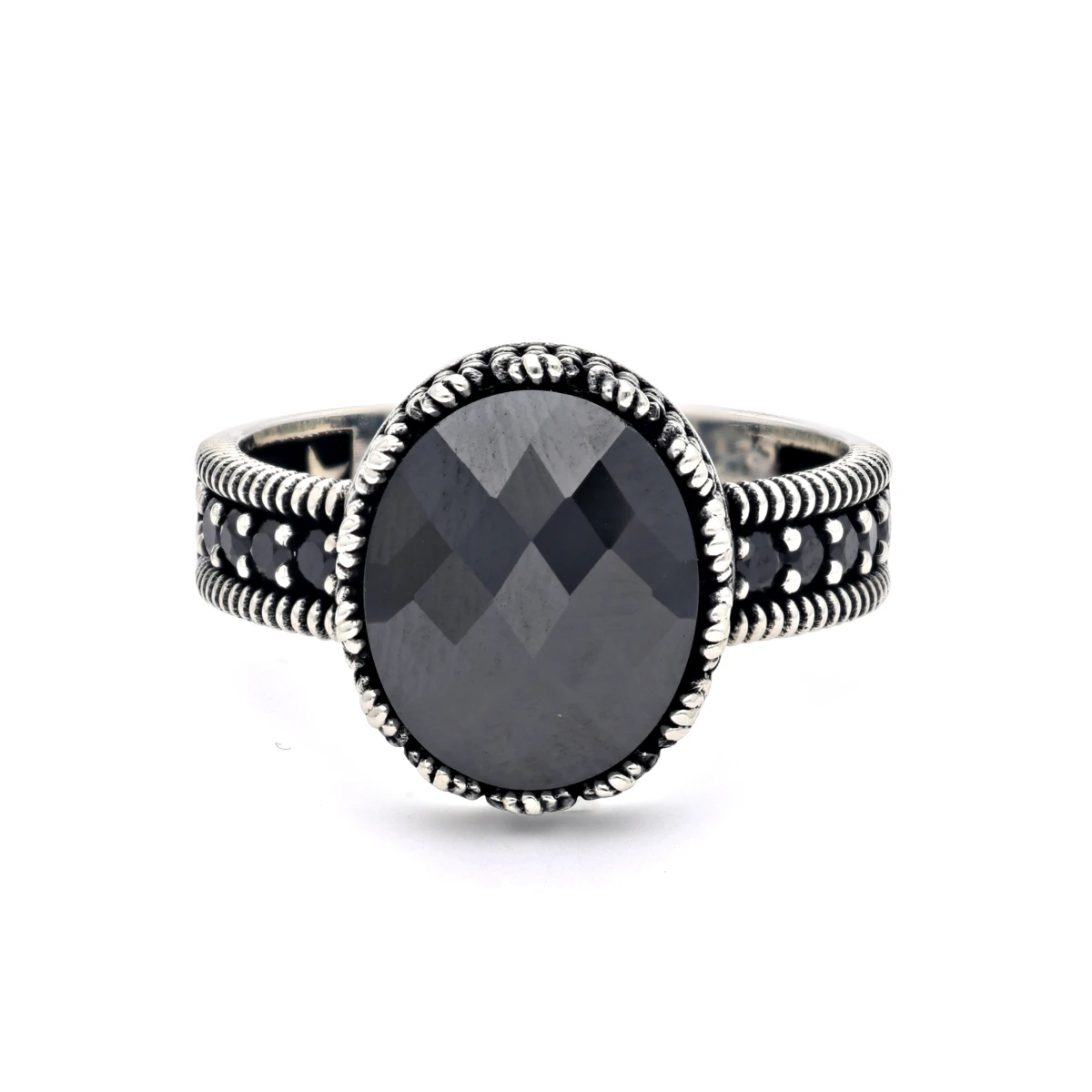 Oval Kesim Yanları Mikro Taşlı Erkek Yüzük