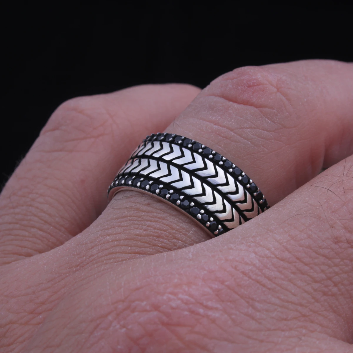 Balık Sırtı 2 Sıra Taşlı Erkek Alyans