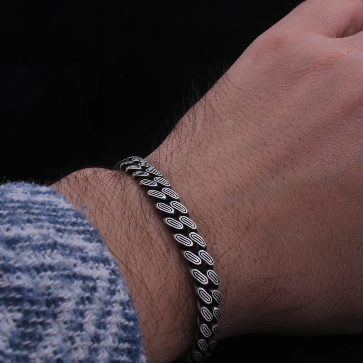 Oval Sarmal Desenli Erkek Bileklik