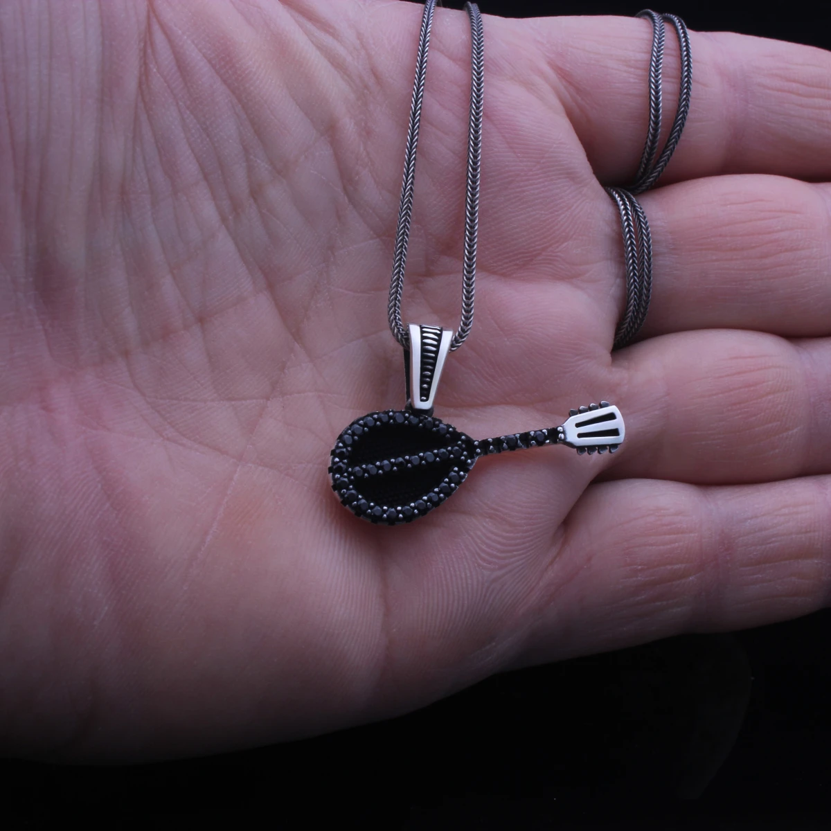 Çalgı Tasarımlı Gümüş Erkek Kolye